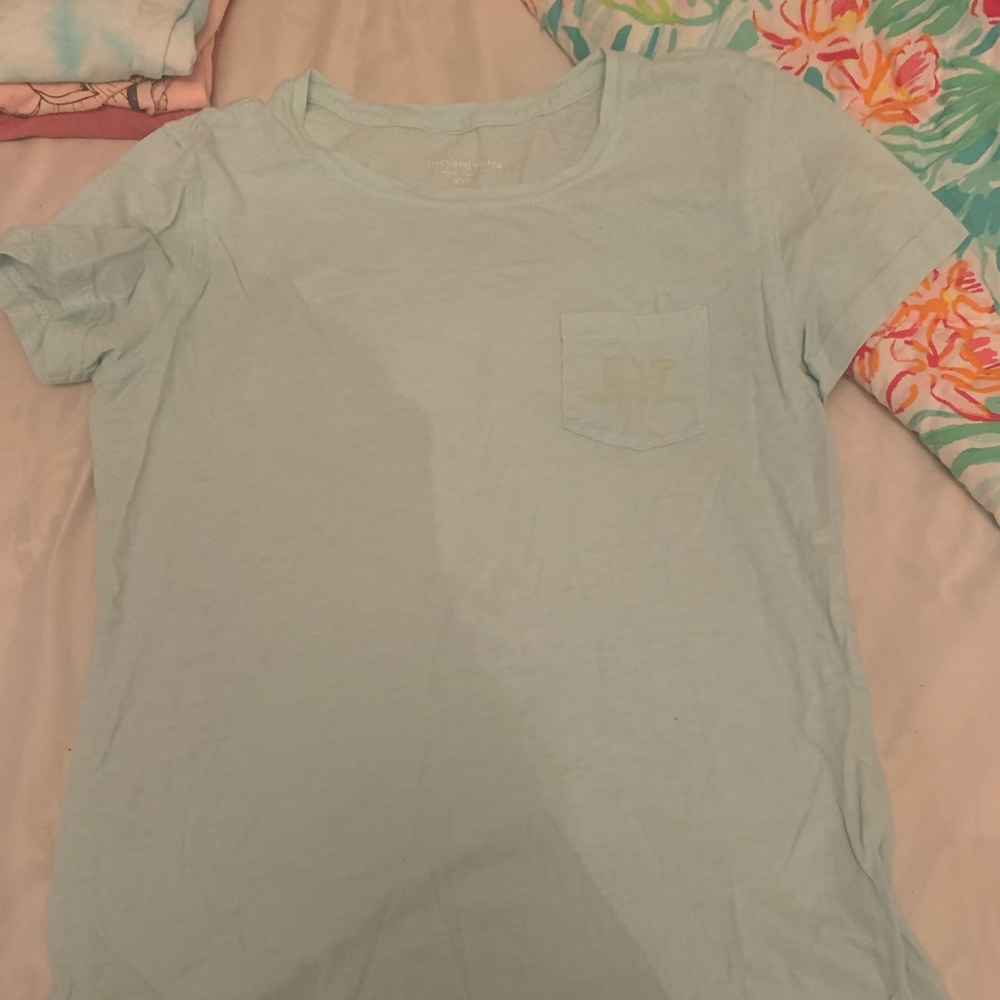 Vineyard vines t shirt
